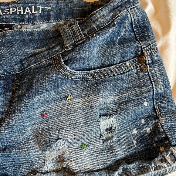 Blue Asphalt Denim Shorts - Embroidered - size 7 - Picture 2 of 6